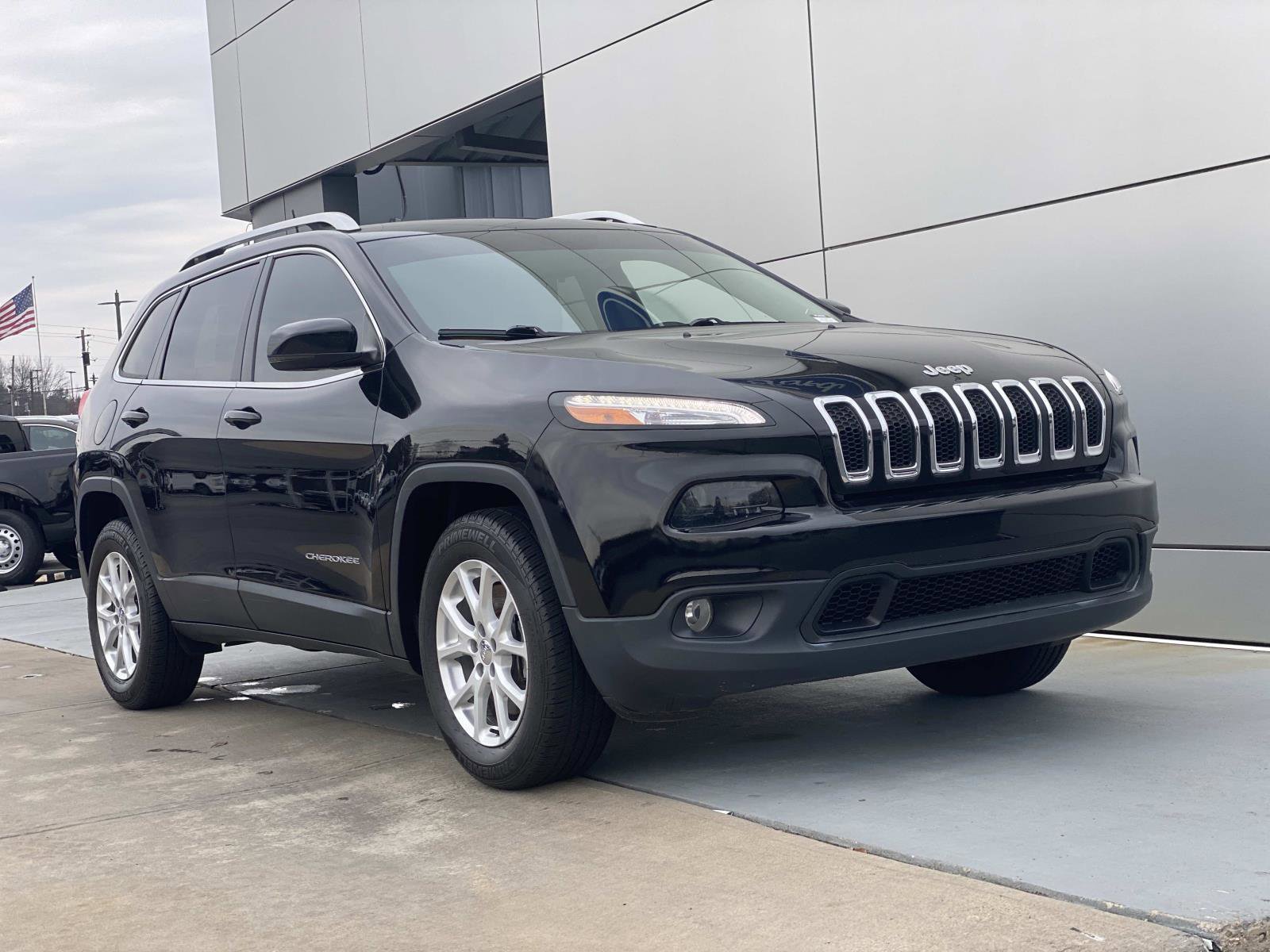 Used 2017 Jeep Cherokee Latitude w/ Safety/Convenience Group image 1