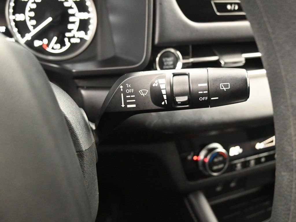 Used 2025 Mitsubishi Outlander ES image 18