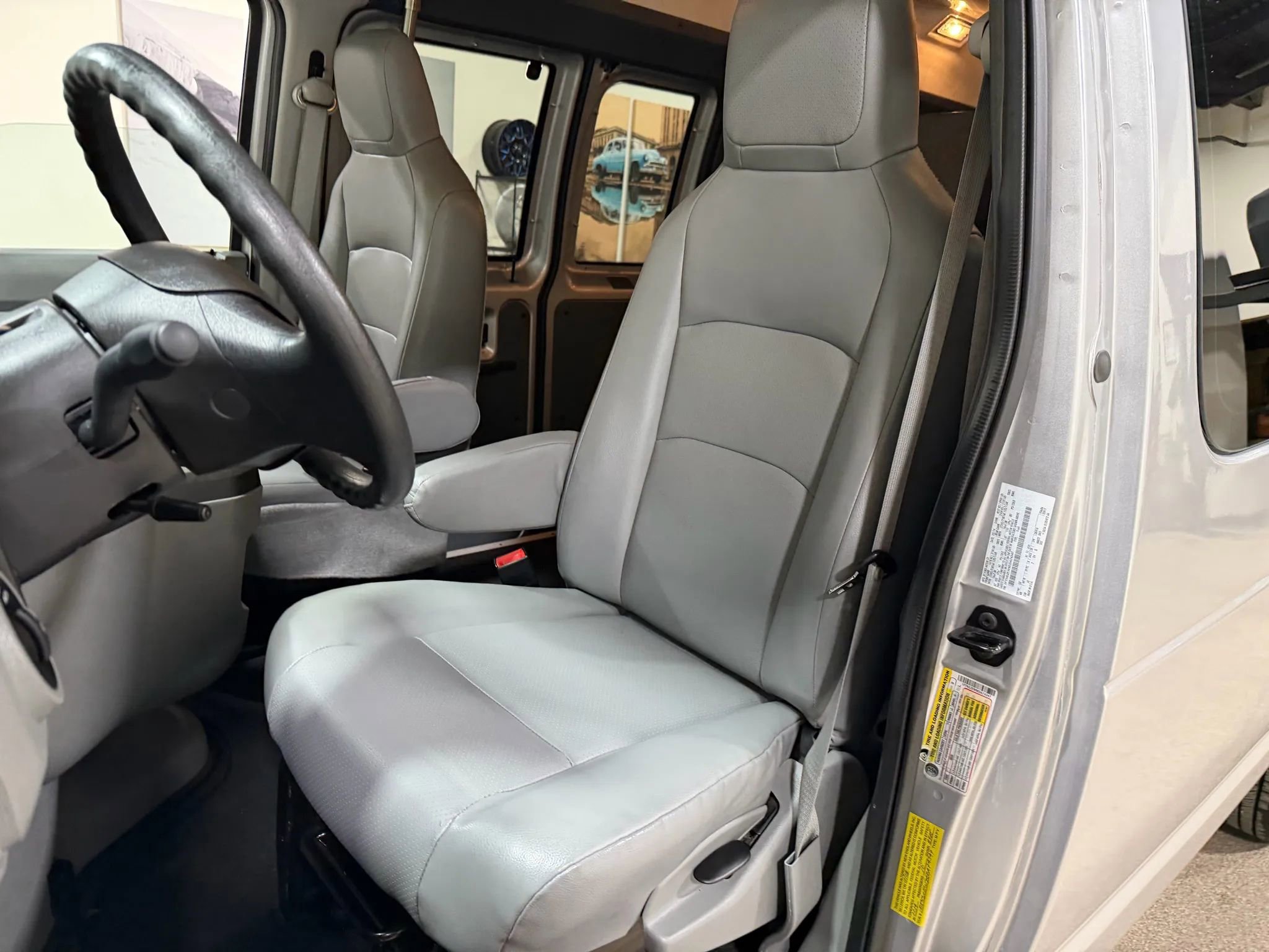 Used 2014 Ford E-250 and Econoline 250 Extended w/ Power Group image 38