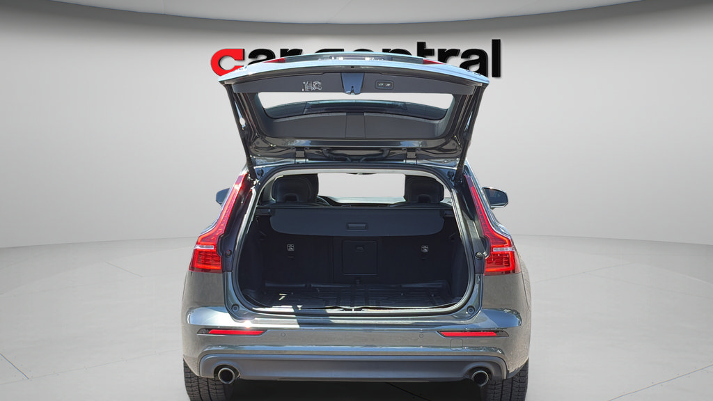Used 2021 Volvo V60 T5 Momentum FWD image 22