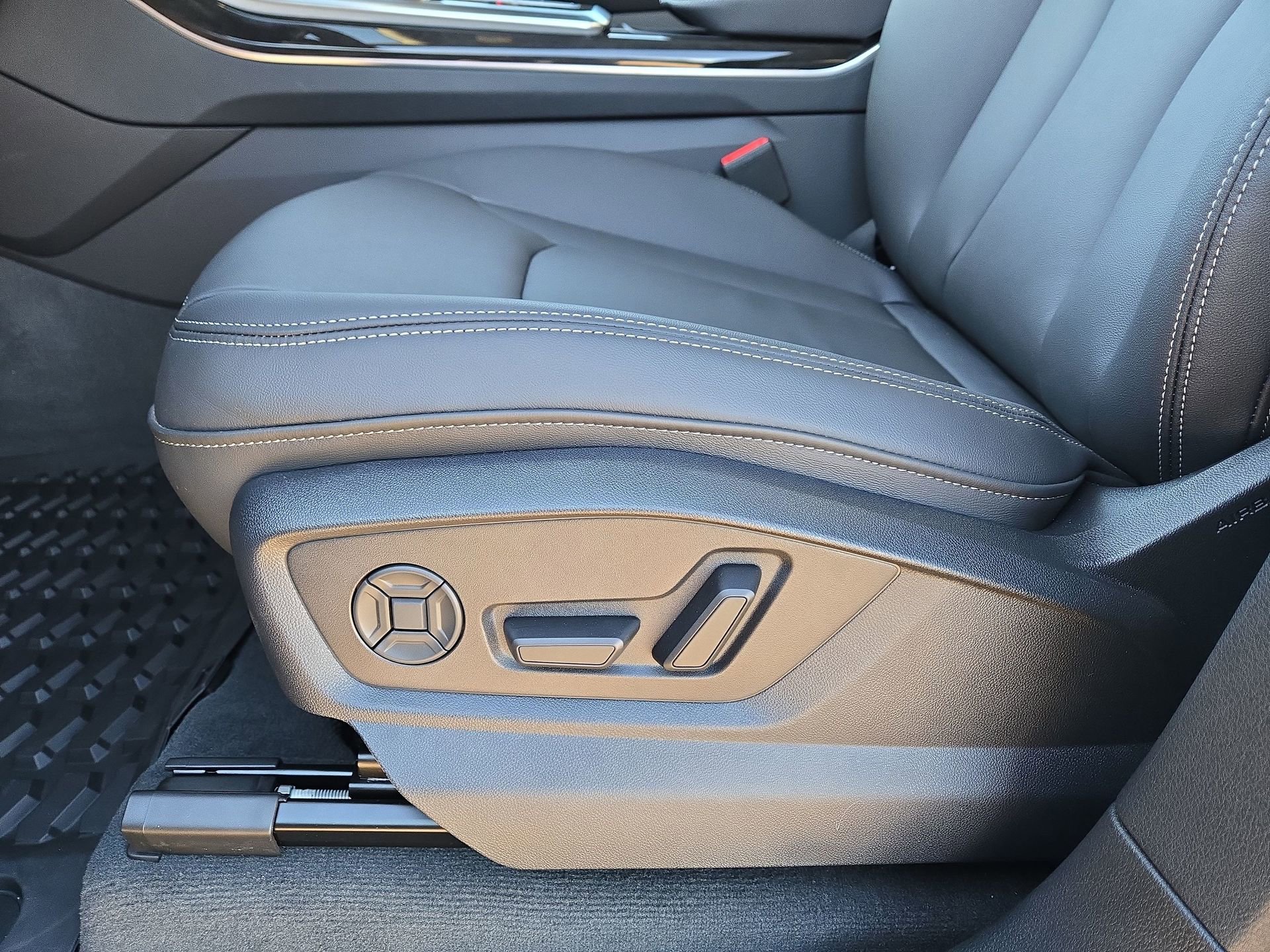 New 2026 Audi Q8 Premium image 17