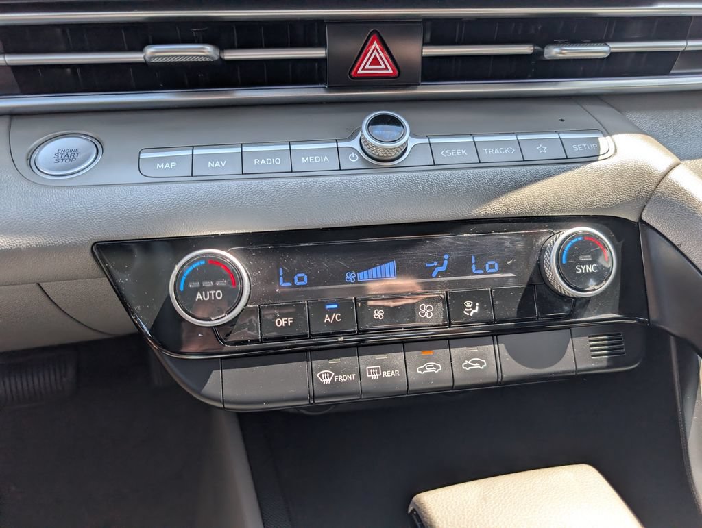Used 2024 Hyundai Elantra SEL FWD image 15