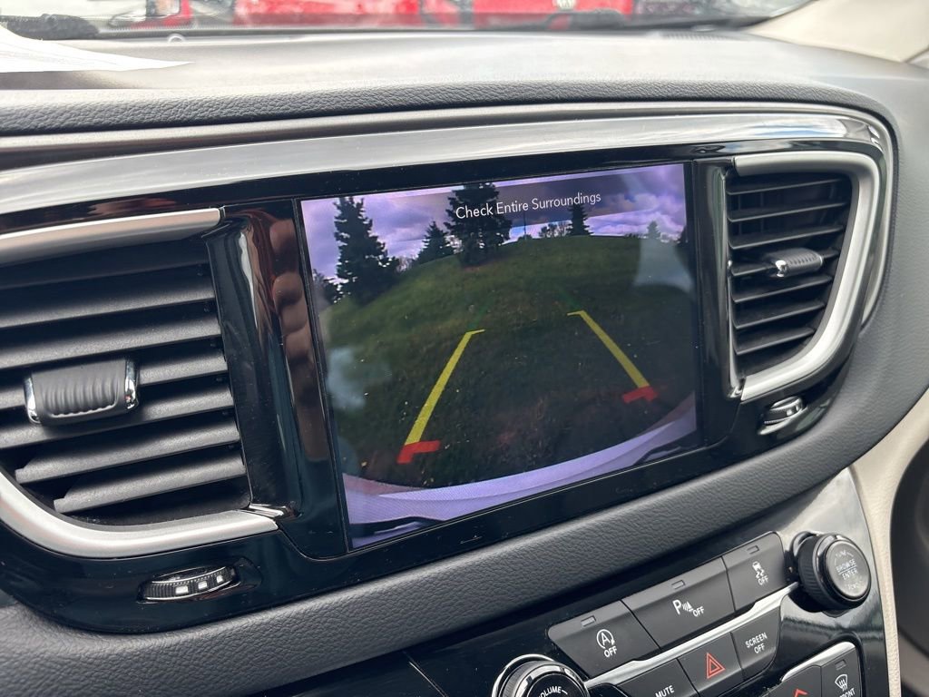 Used 2020 Chrysler Pacifica Touring-L Plus image 28