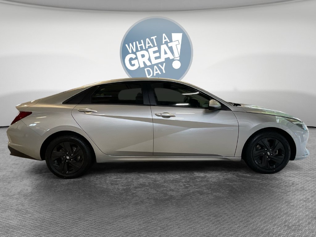 Used 2022 Hyundai Elantra SEL FWD image 2