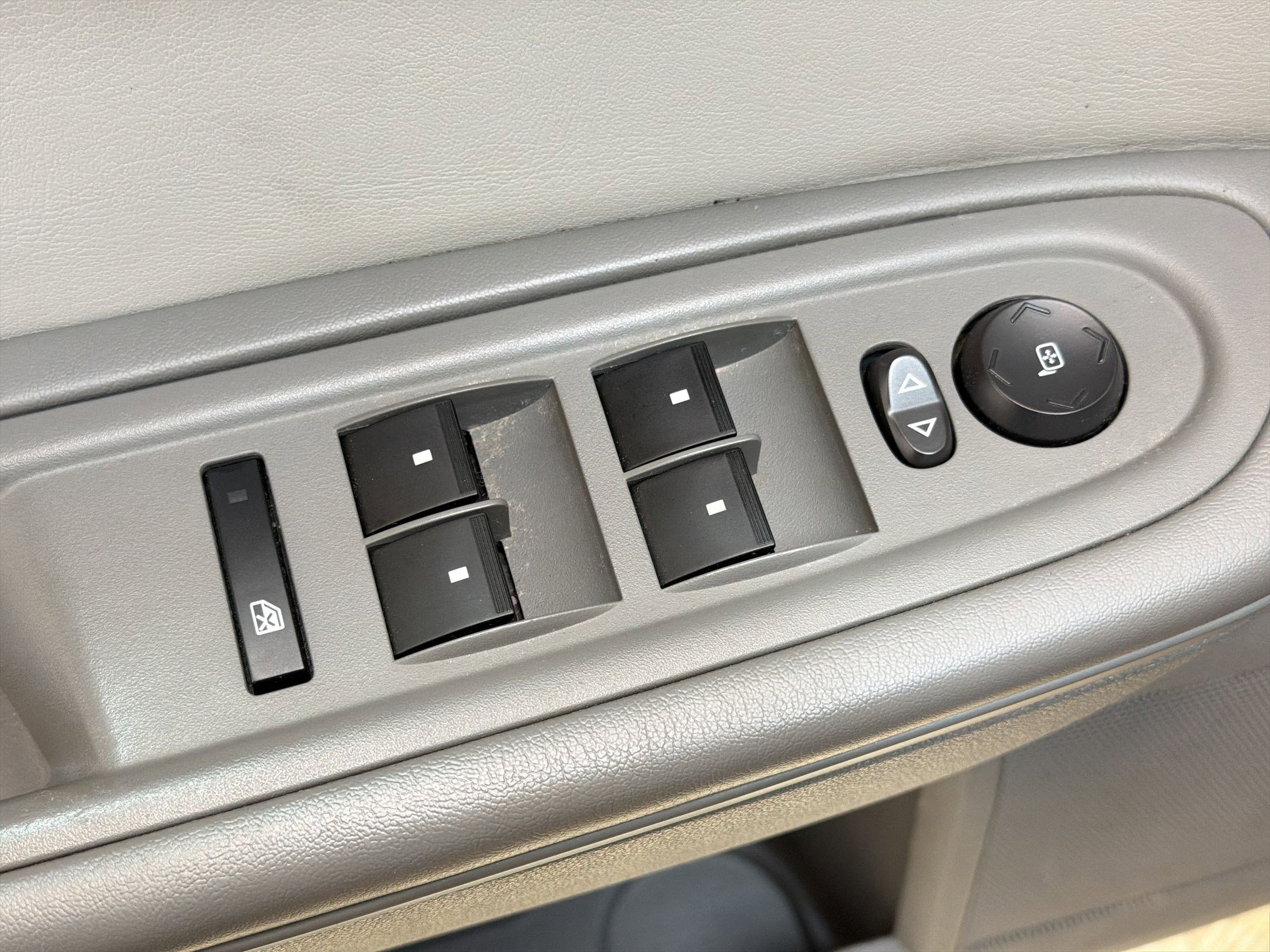 Used 2014 GMC Acadia SLE FWD image 21