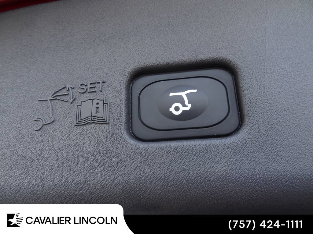Used 2026 Lincoln Nautilus Premier AWD/4WD image 11