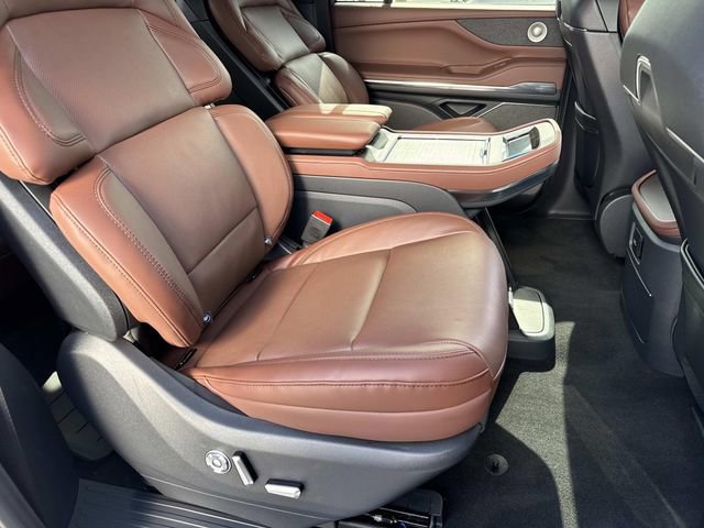 New 2026 Lincoln Navigator L Reserve AWD/4WD image 10