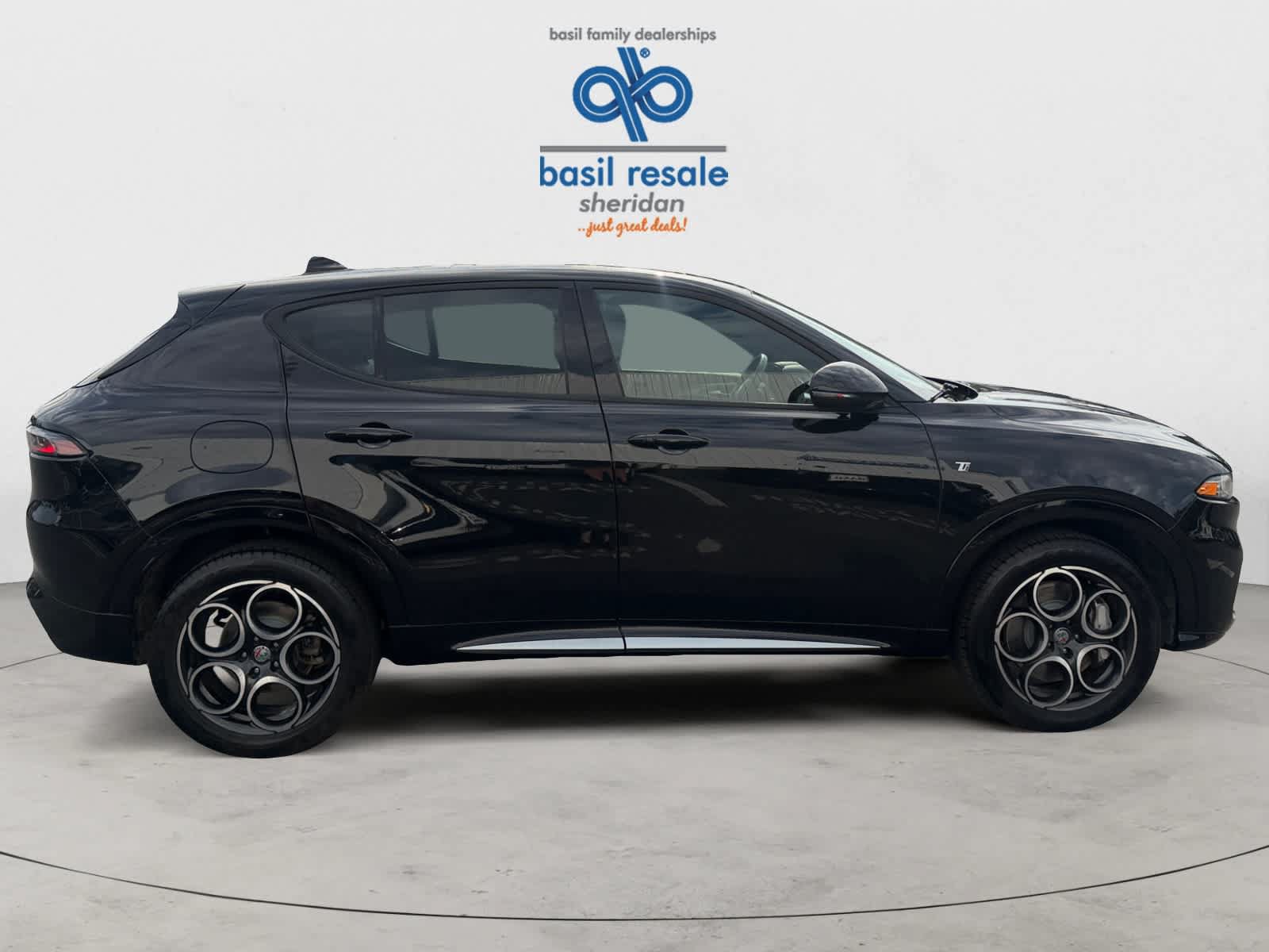 Used 2024 Alfa Romeo Tonale Ti w/ Premium Interior Package AWD/4WD image 9