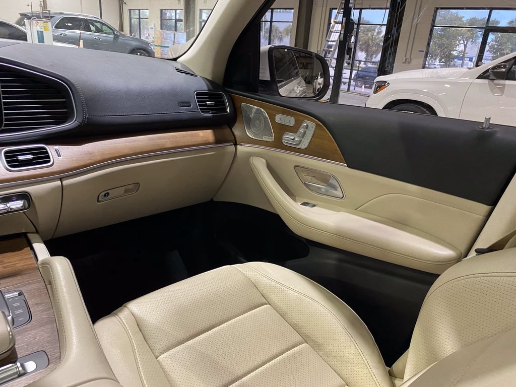 Used 2021 Mercedes-Benz GLS 450 4MATIC image 4
