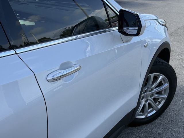 Used 2021 Cadillac XT4 Luxury w/ Driver Awareness Package FWD image 9