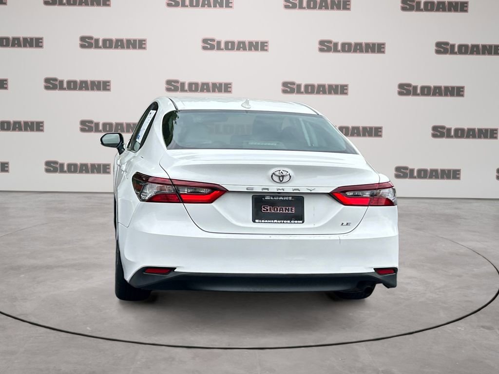 Used 2022 Toyota Camry LE FWD image 4