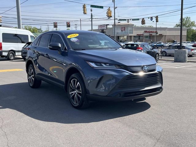 Used 2024 Toyota Venza LE image 3