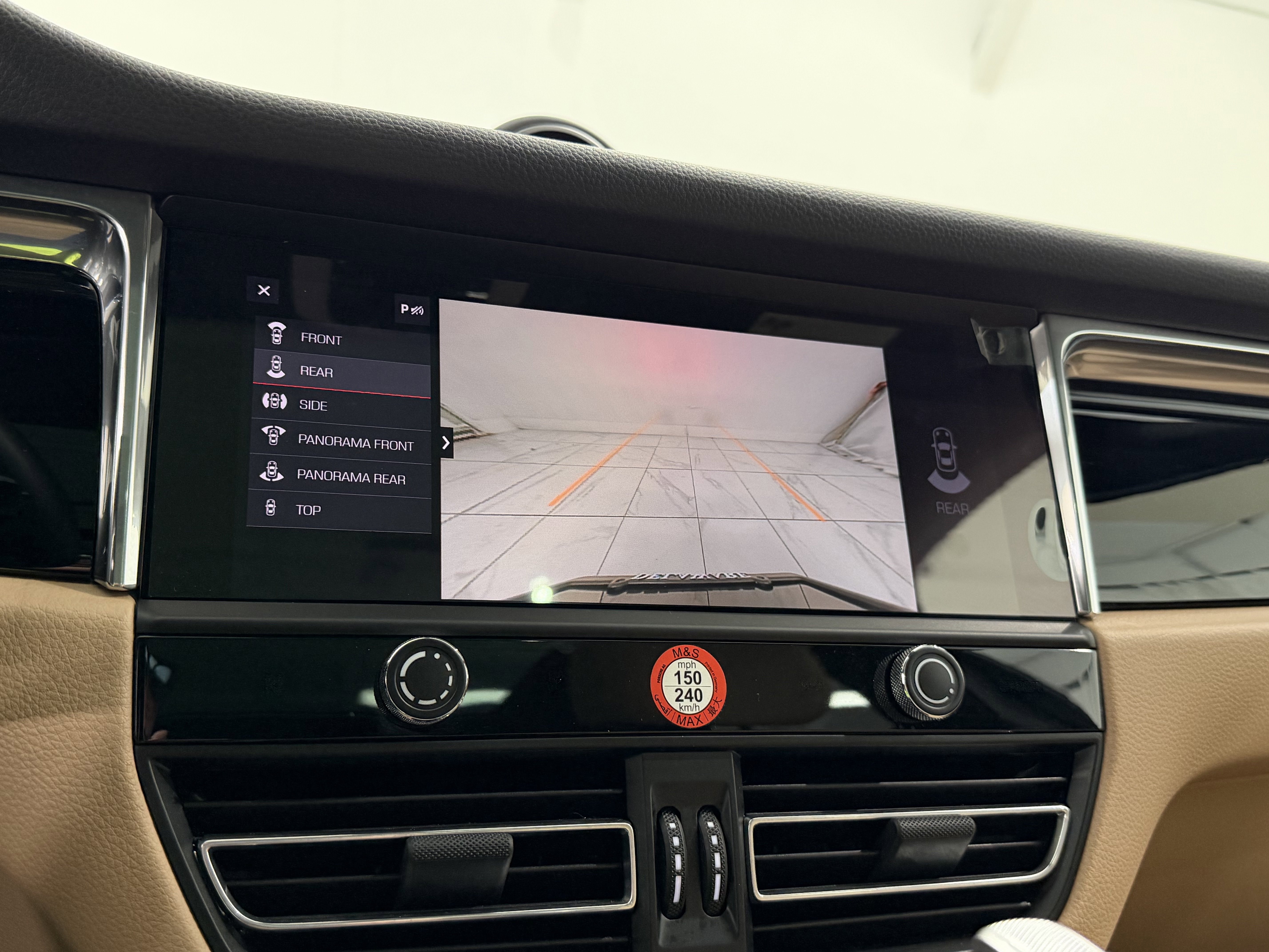Certified 2025 Porsche Macan image 40