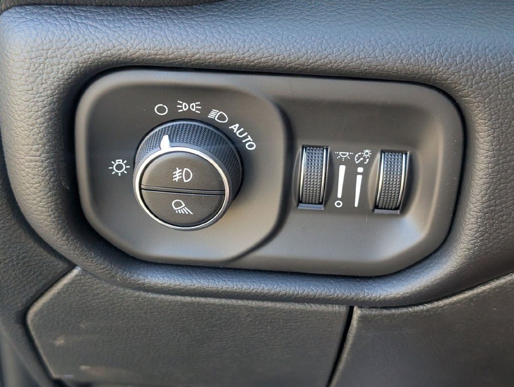 New 2026 RAM 2500 Laramie AWD/4WD image 14