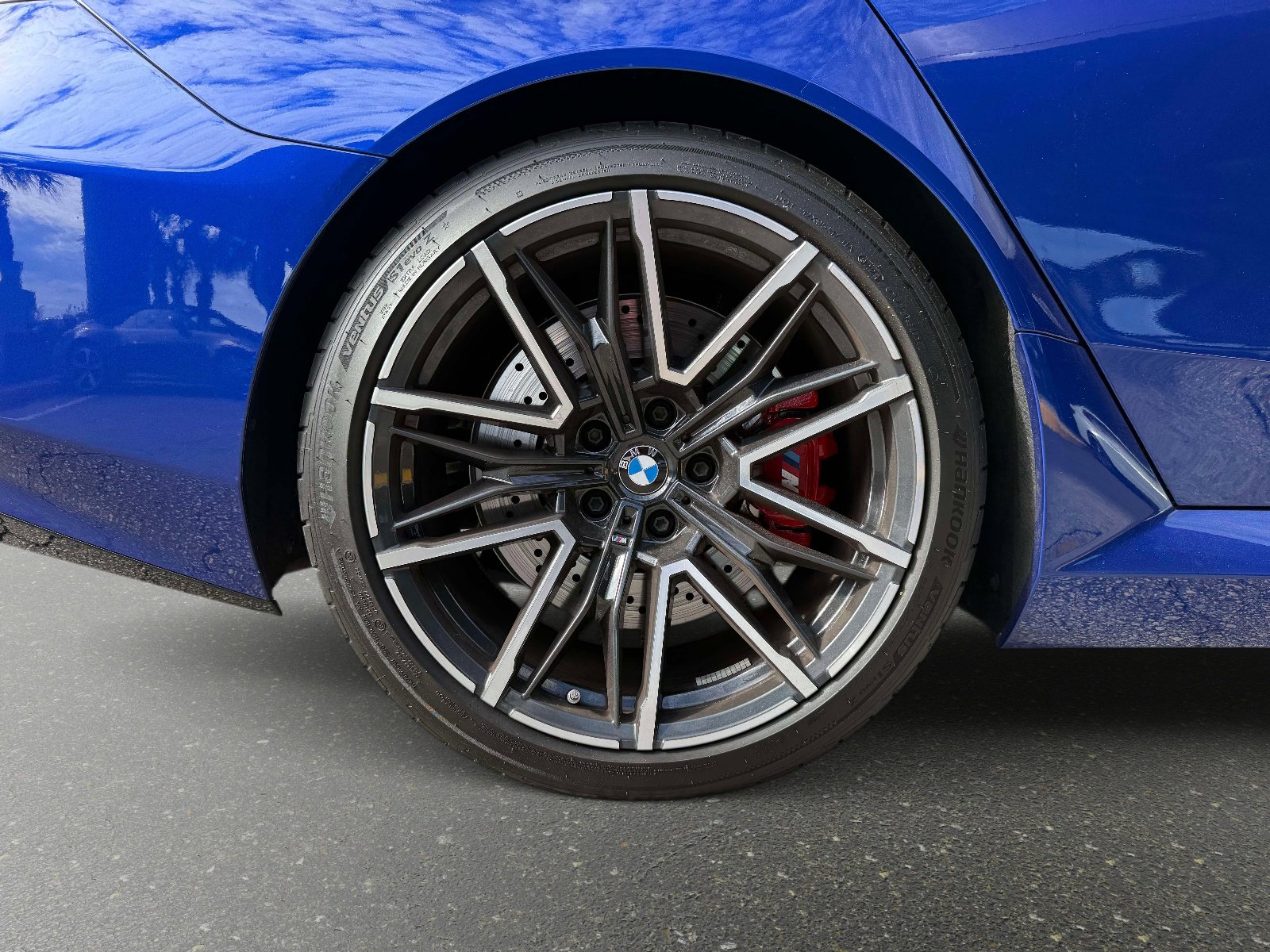 Used 2025 BMW M5 w/ Carbon Package image 19