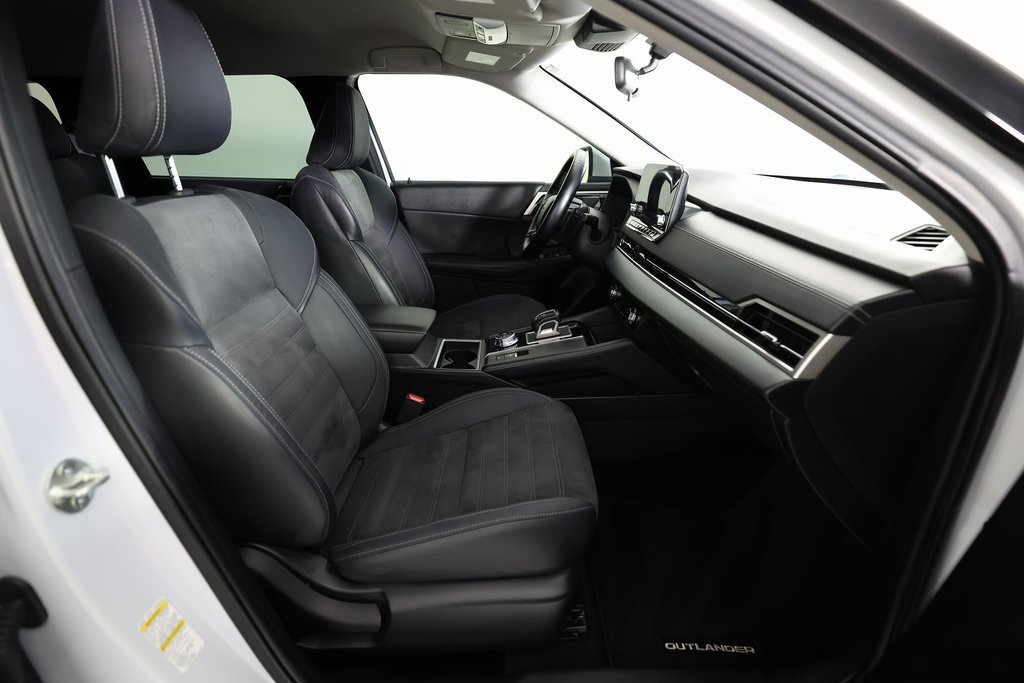 Used 2023 Mitsubishi Outlander SE image 10