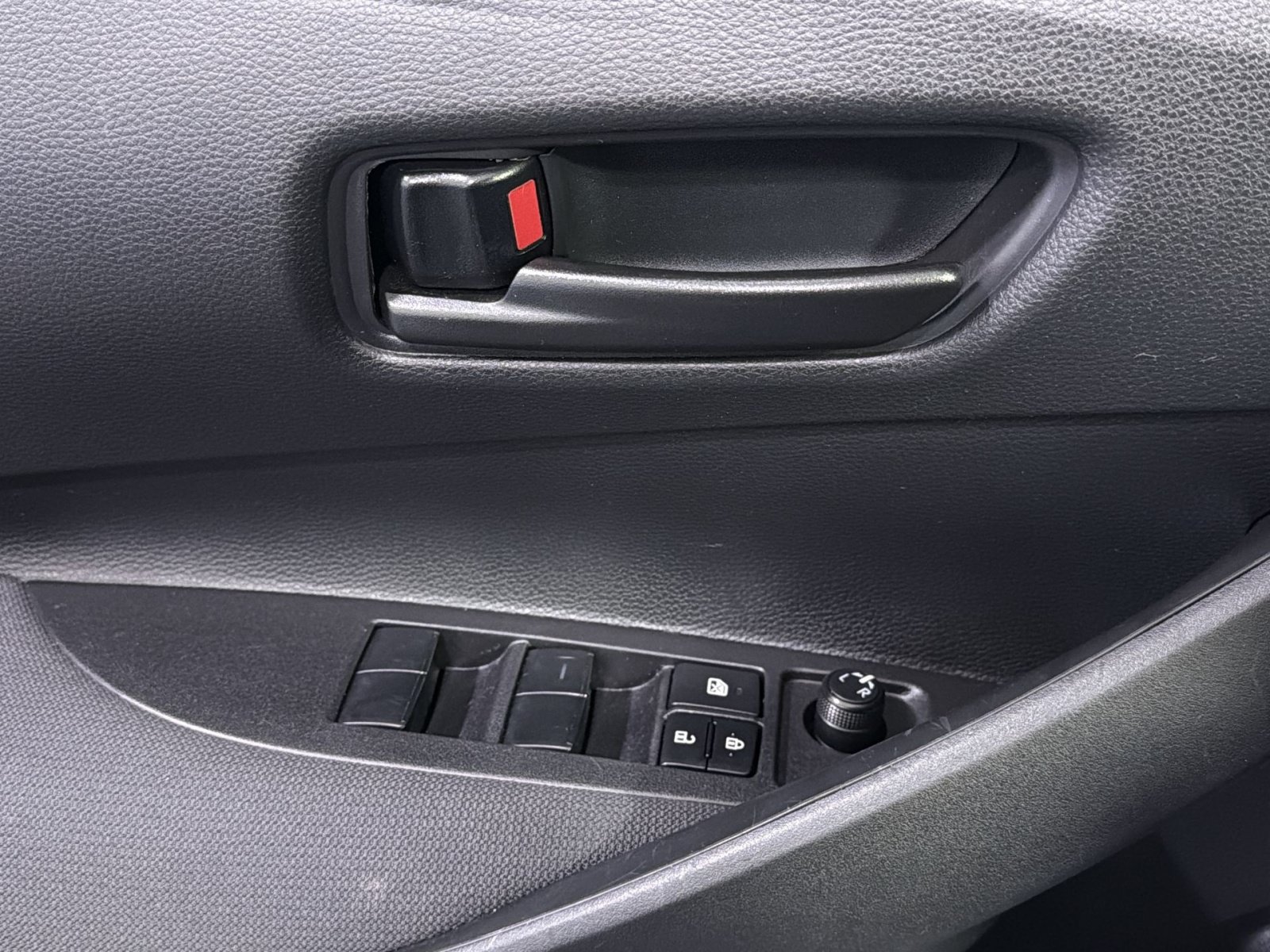 Used 2025 Toyota Corolla LE FWD image 32