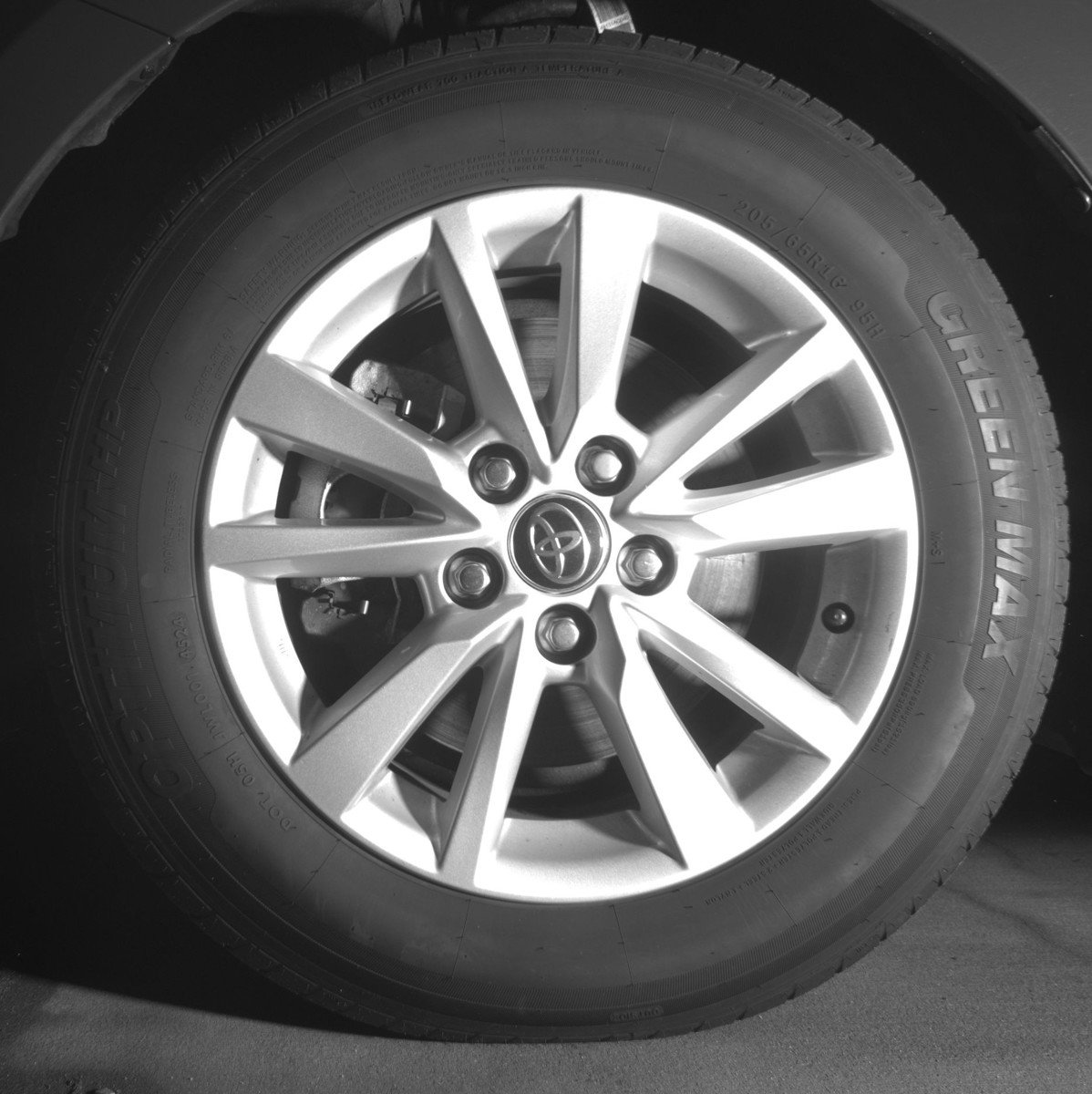 Used 2025 Toyota Camry LE image 12