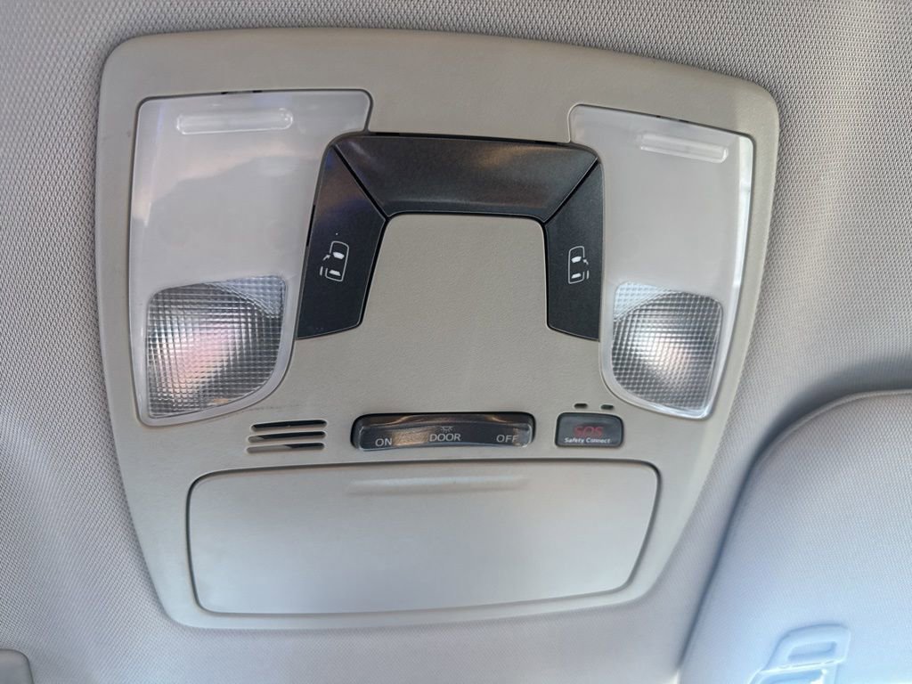 Used 2018 Toyota Sienna LE w/ Carpet Mat Package image 24