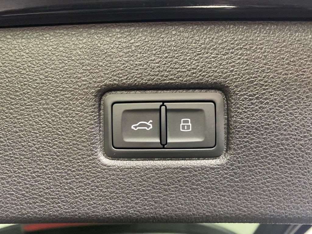 Used 2021 Audi Q7 2.0T Premium Plus AWD/4WD image 32