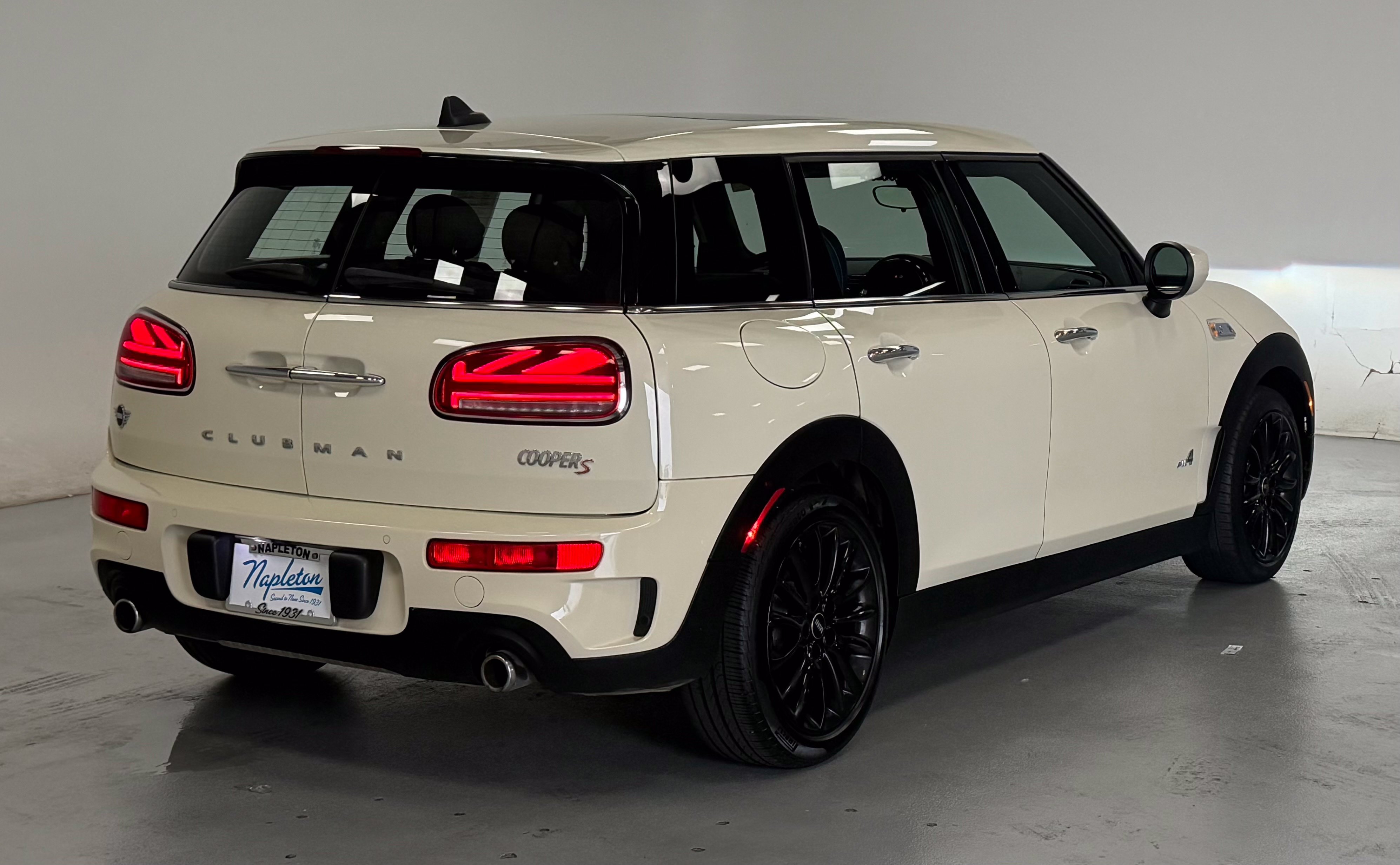 Used 2022 MINI Cooper Clubman S w/ Signature Upholstery Package AWD/4WD image 3
