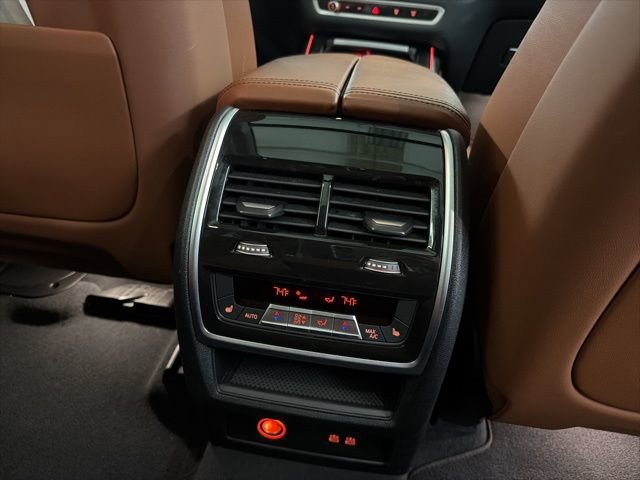Used 2025 BMW X7 xDrive40i image 17