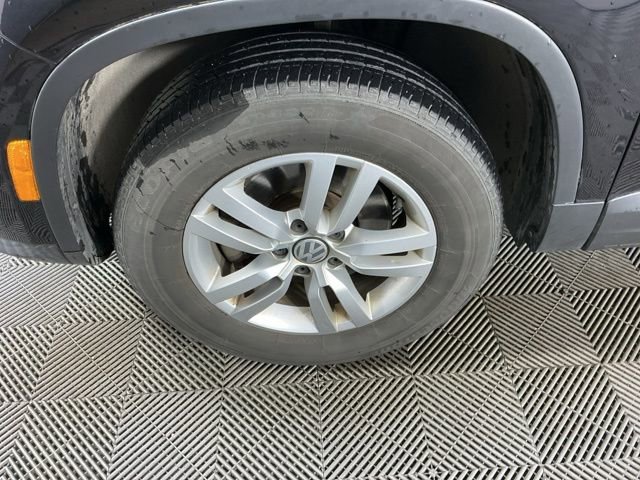 Used 2015 Volkswagen Tiguan S FWD image 9