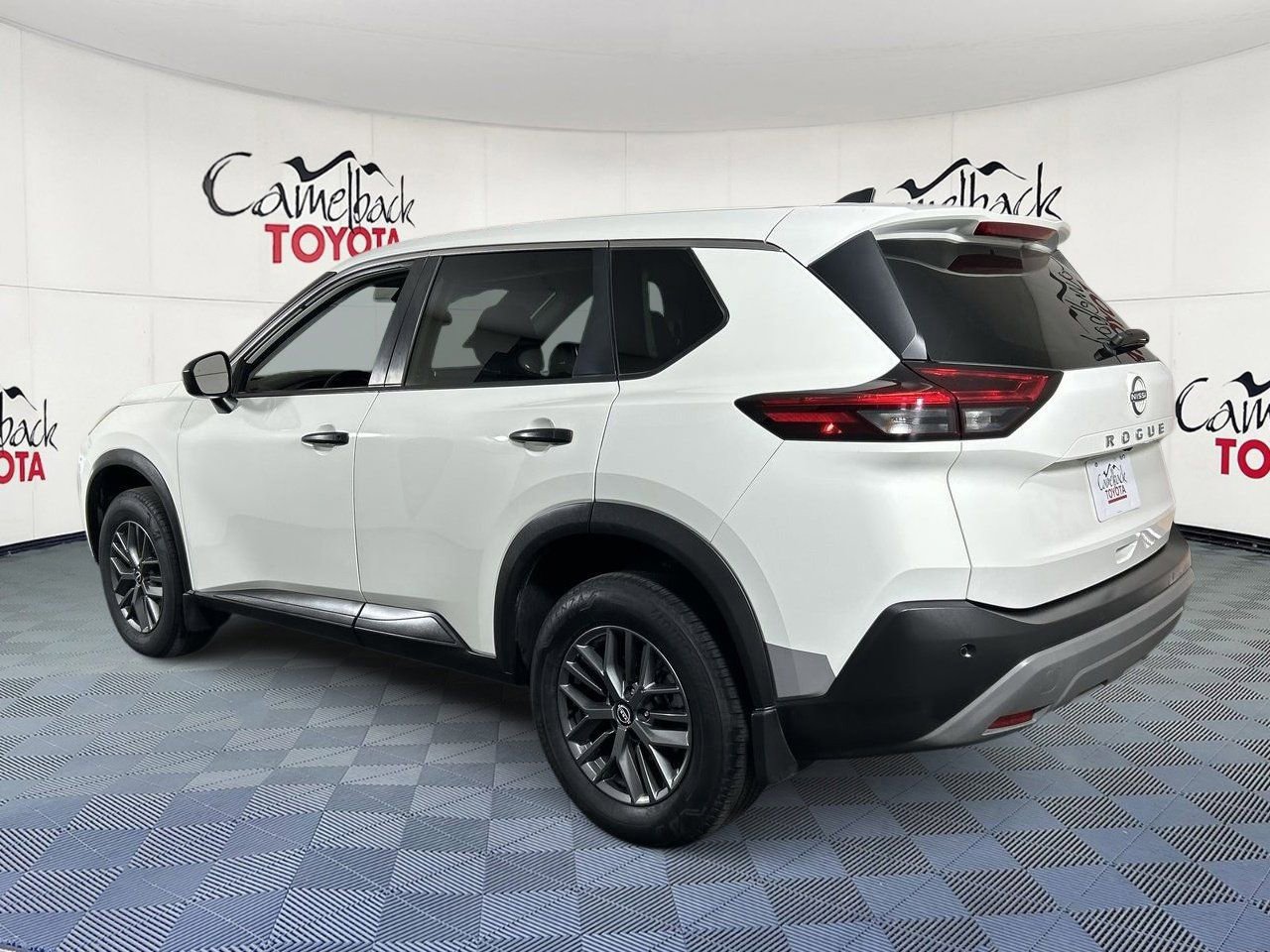 Used 2022 Nissan Rogue S FWD image 5