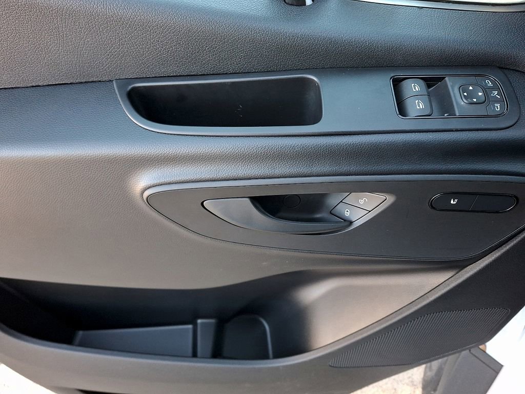 Used 2025 Mercedes-Benz Sprinter 2500 image 11