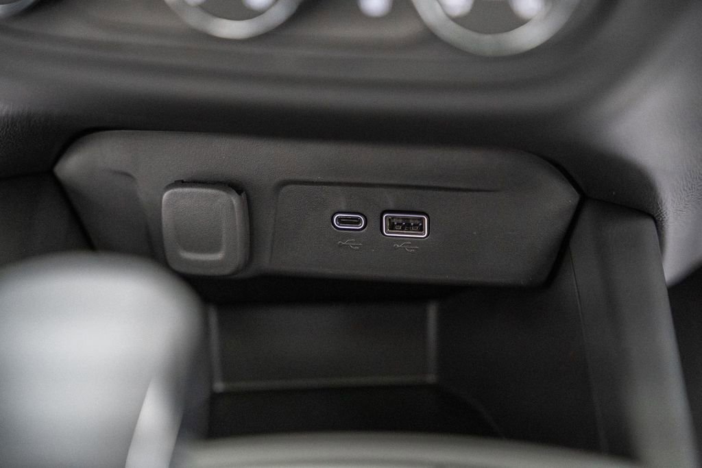 New 2026 Chevrolet Trax RS w/ Sunroof Package FWD image 25
