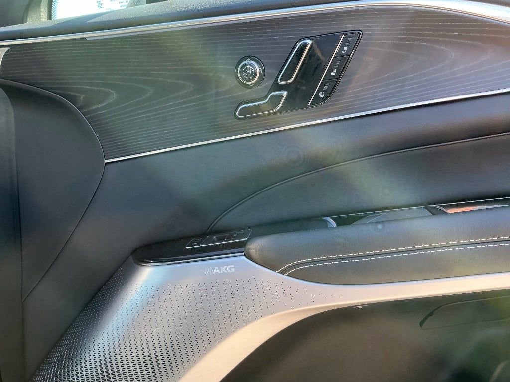 Used 2024 Cadillac Lyriq Luxury image 36