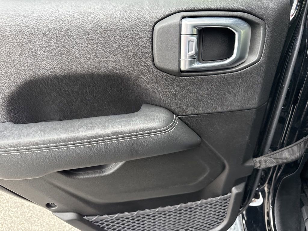 Used 2023 Jeep Wrangler Unlimited Sahara w/ Cold Weather Group image 15