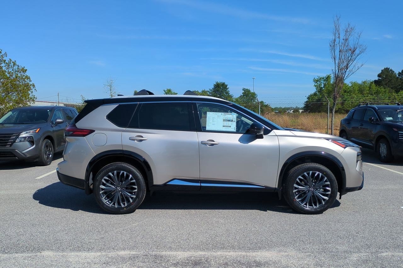 New 2026 Nissan Rogue Platinum AWD/4WD image 2
