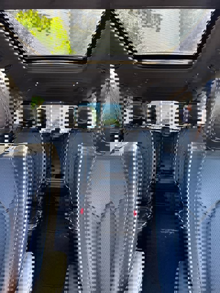 Used 2025 Chrysler Pacifica Limited image 16