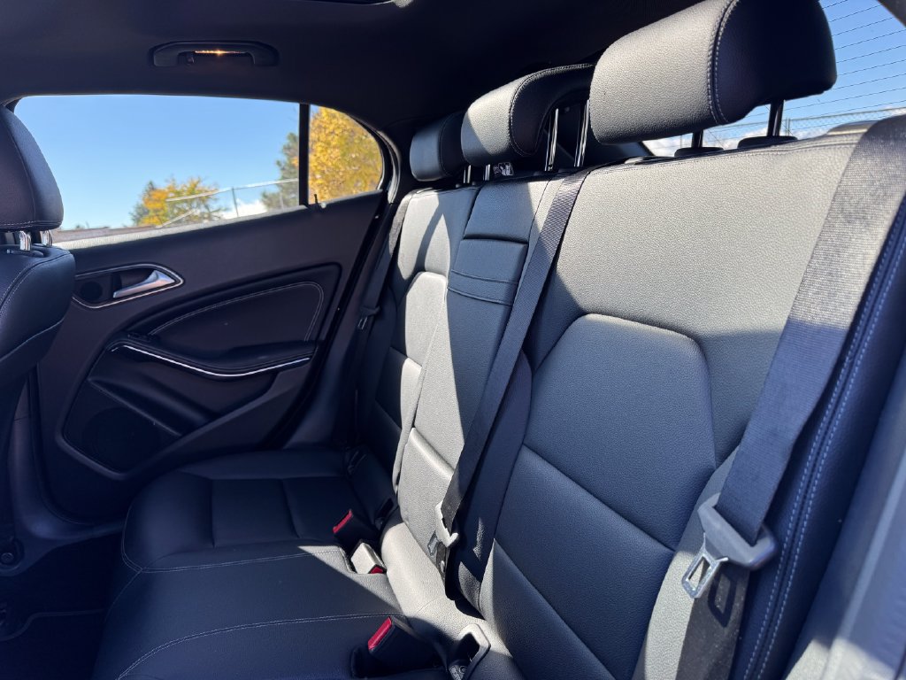 Used 2020 Mercedes-Benz GLA 250 4MATIC w/ Premium Package image 9