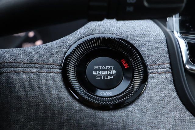 New 2024 Jeep Compass Latitude w/ Sun and Sound Group image 31