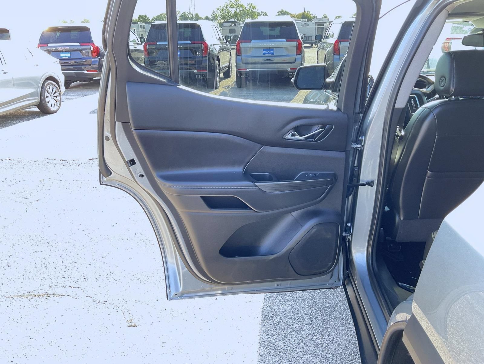 Certified 2023 GMC Acadia SLT w/ Technology Package AWD/4WD image 23