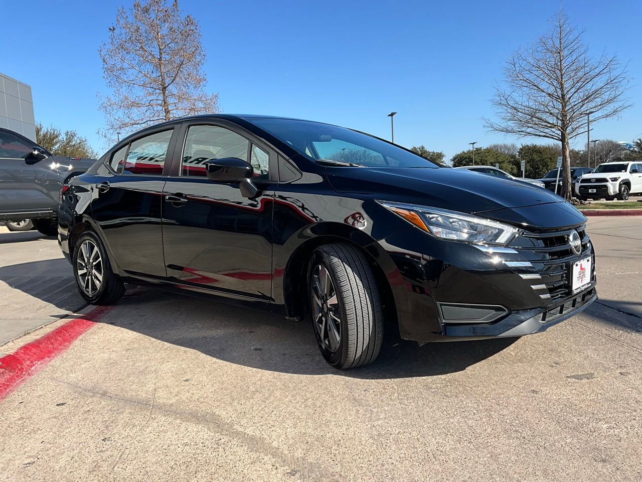 Used 2025 Nissan Versa SV image 4