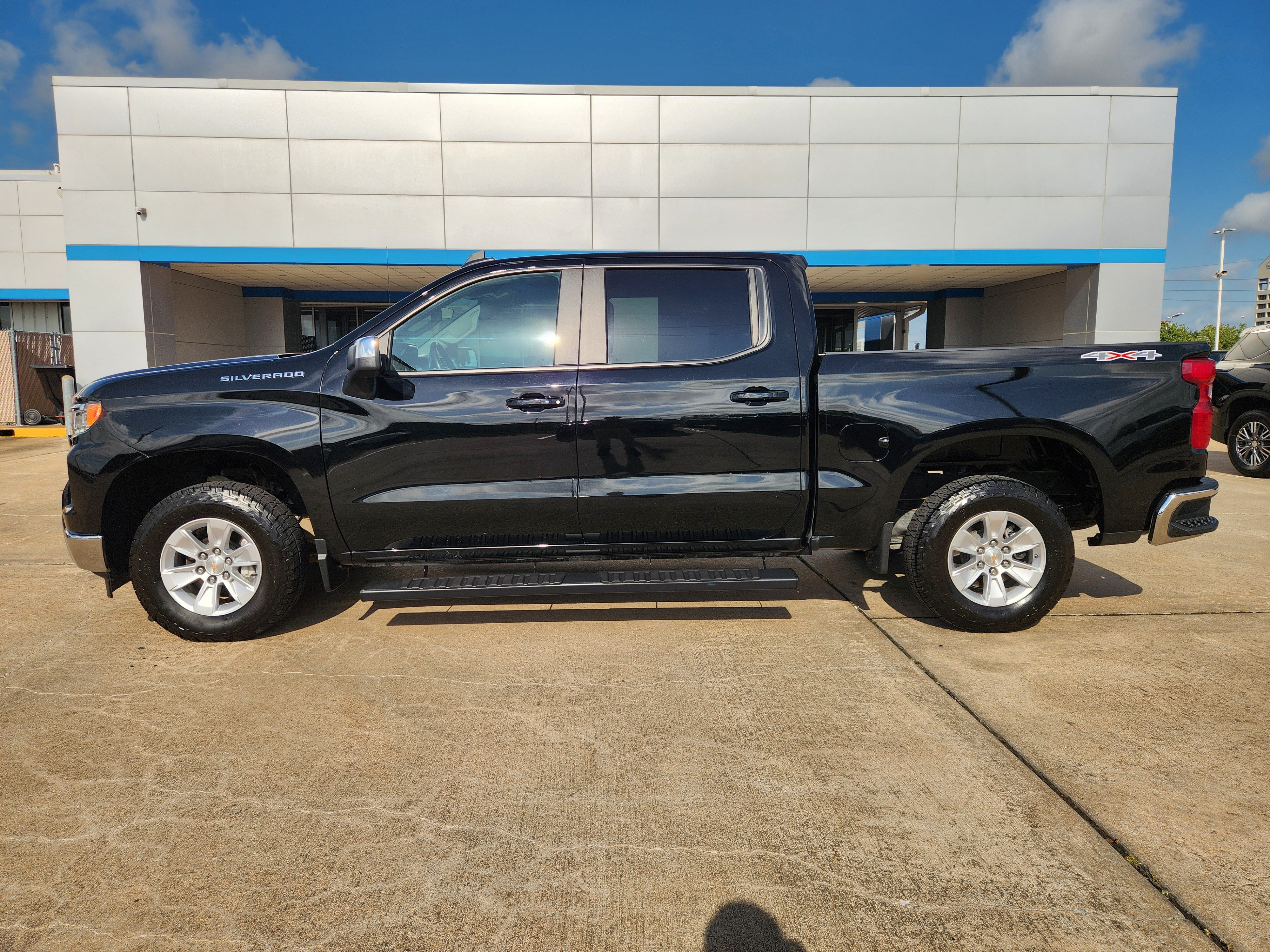 Certified 2025 Chevrolet Silverado 1500 LT AWD/4WD image 5