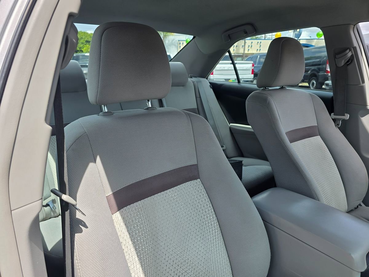 Used 2014 Toyota Camry LE FWD image 12