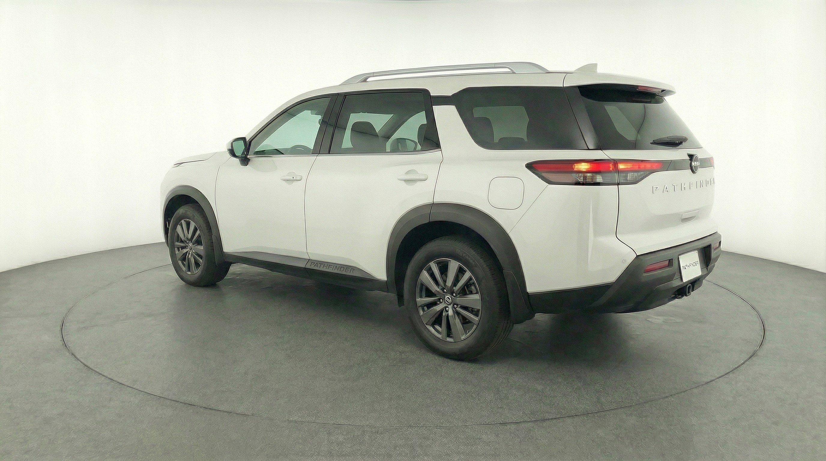 Used 2025 Nissan Pathfinder SV image 6