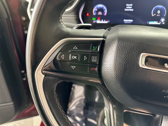 Used 2023 Jeep Grand Cherokee Laredo AWD/4WD image 13