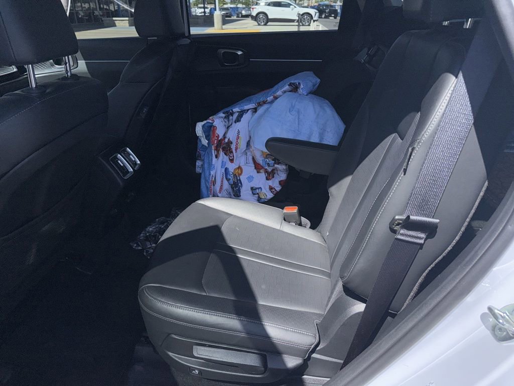 Used 2025 Kia Sorento EX w/ Panoramic Sunroof Package image 29
