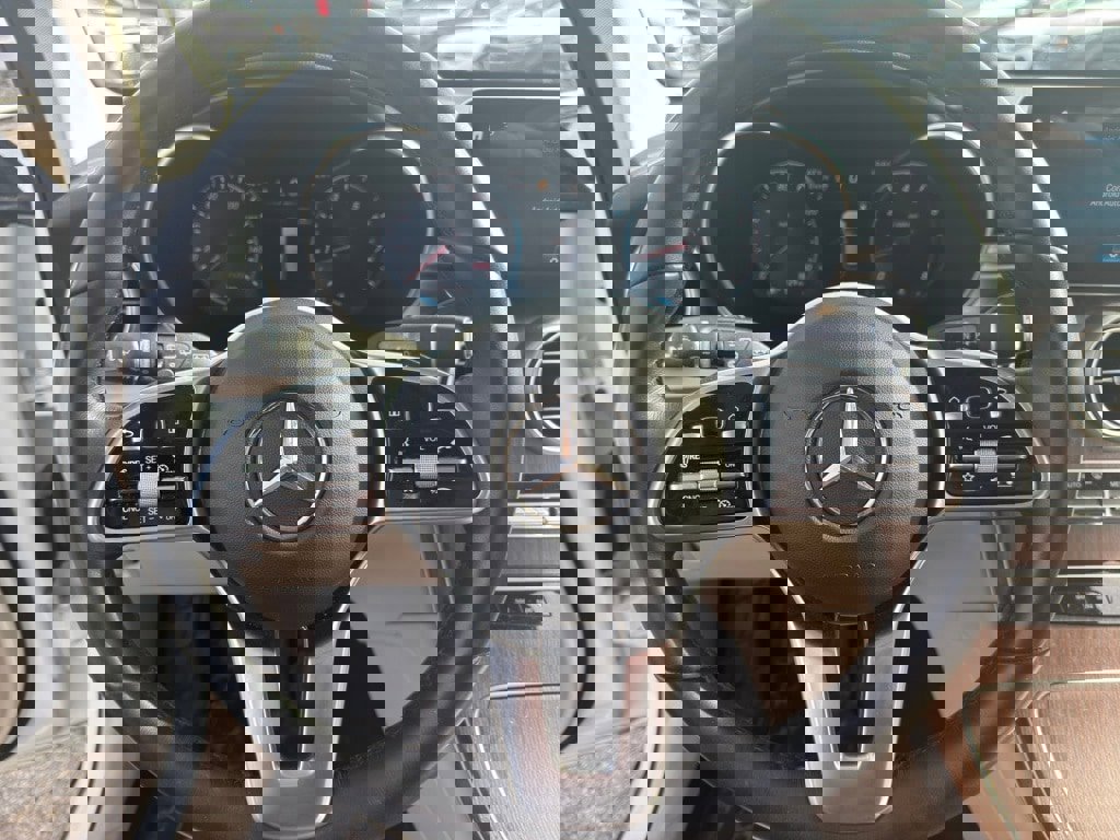 Used 2022 Mercedes-Benz GLC 300 4MATIC image 16