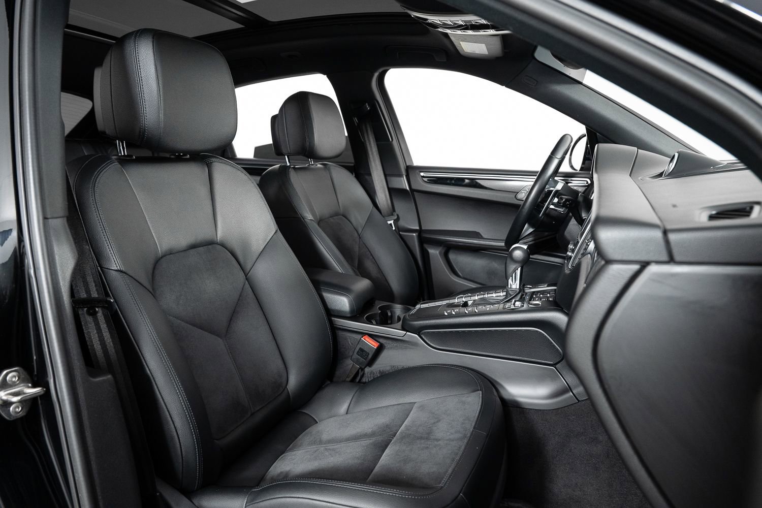 Used 2016 Porsche Macan S image 28