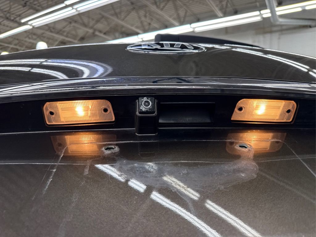 Used 2018 Kia Sedona EX image 17