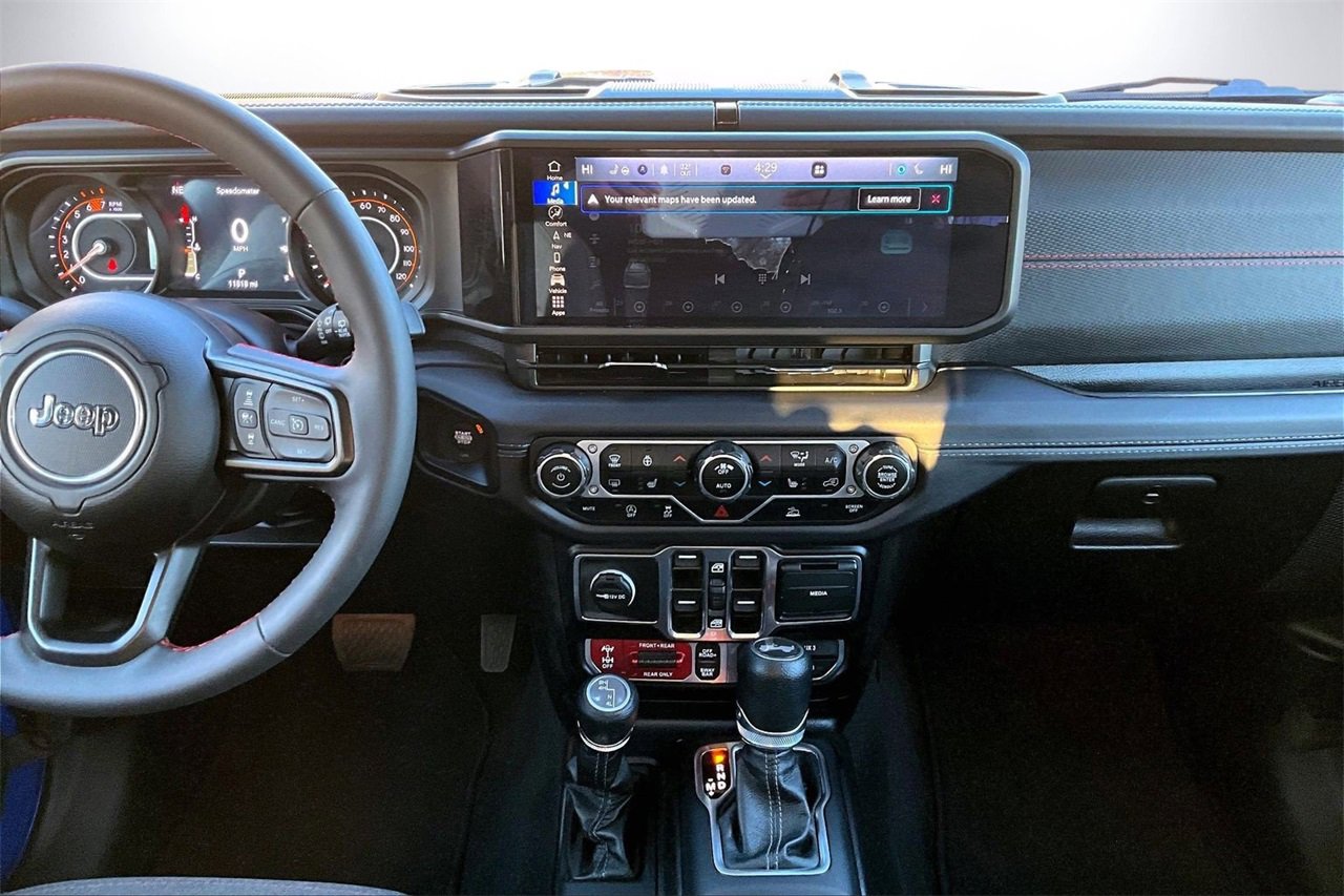 Certified 2024 Jeep Wrangler Unlimited Rubicon w/ Technology Group image 12