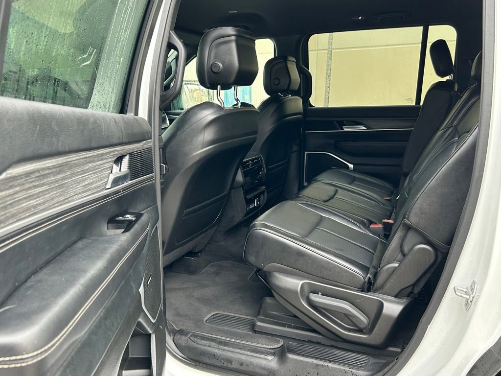 Used 2024 Jeep Wagoneer Series II w/ Flexible Seating Group image 41