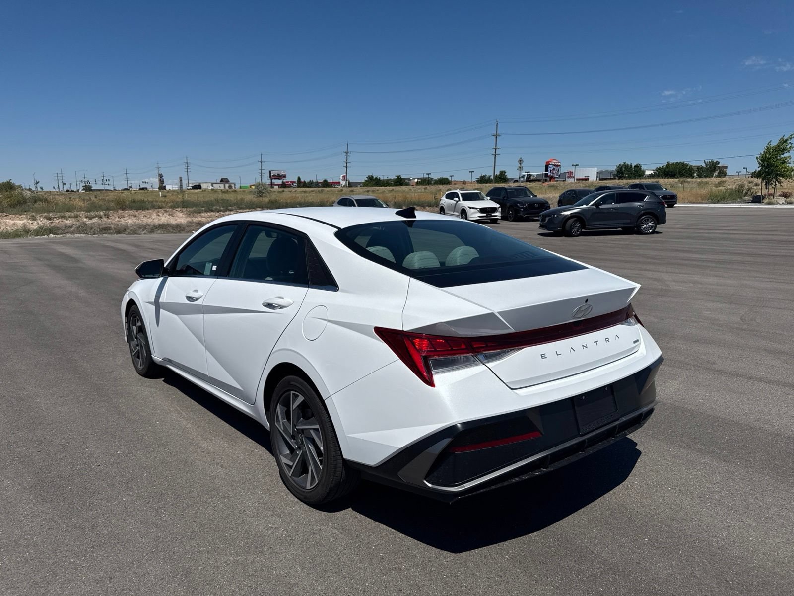 Used 2025 Hyundai Elantra Limited FWD image 5