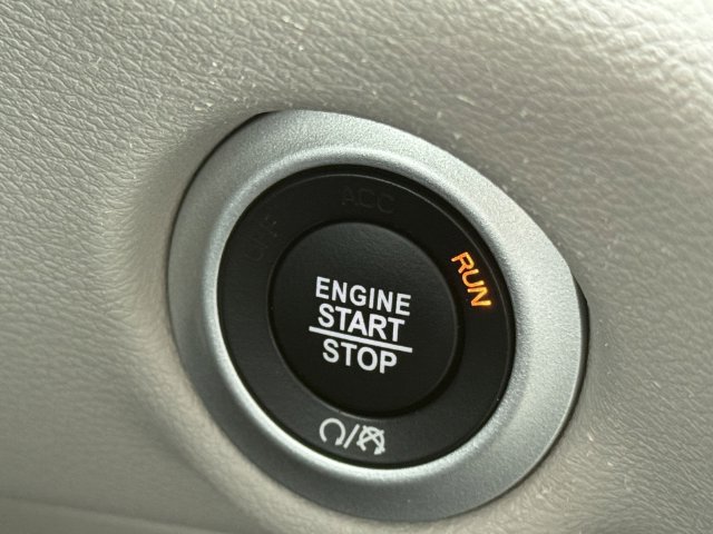 Certified 2024 Chrysler Pacifica Touring-L FWD image 17